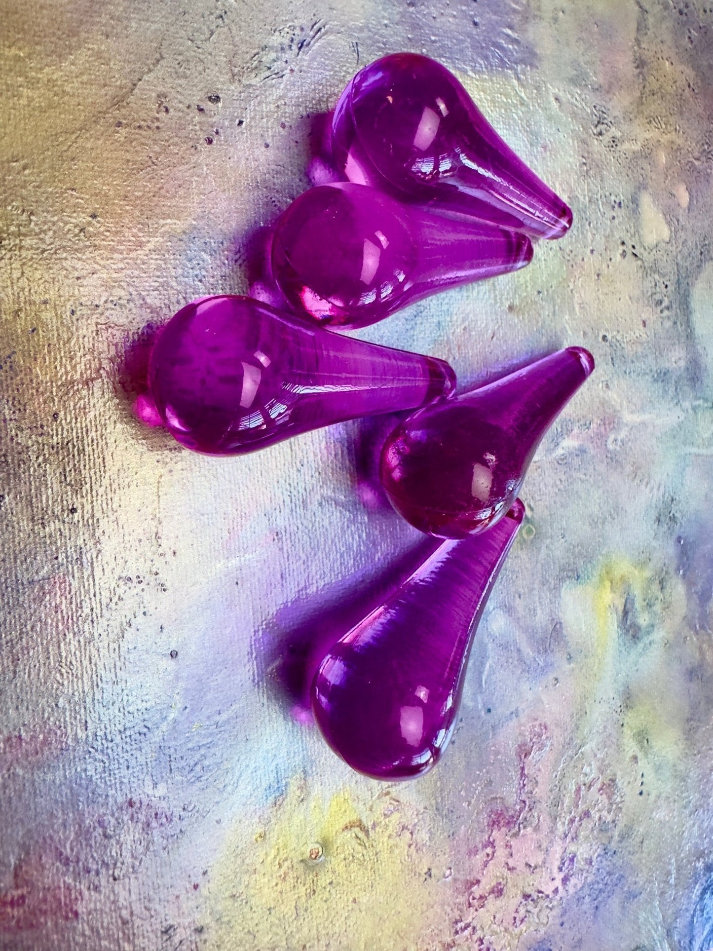 5 pcs, 35mm Fuchsia Lucite Drop - BULK UP - Vintaj Design - 1/22/25 - Vintaj Live Shop