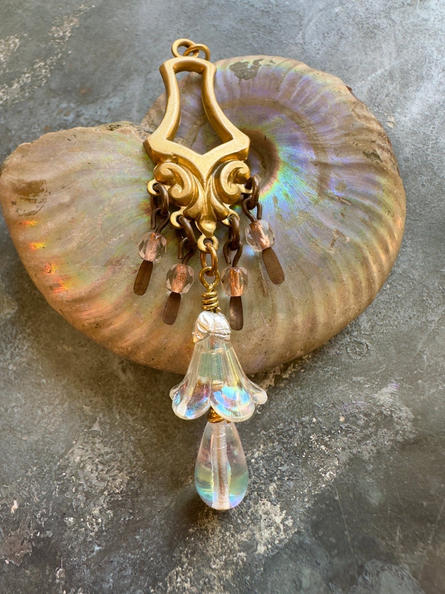 Effervescent Aura Pendant Kit - Vintaj Idaho Design - 8/20/2025 - Vintaj Live Shop ID