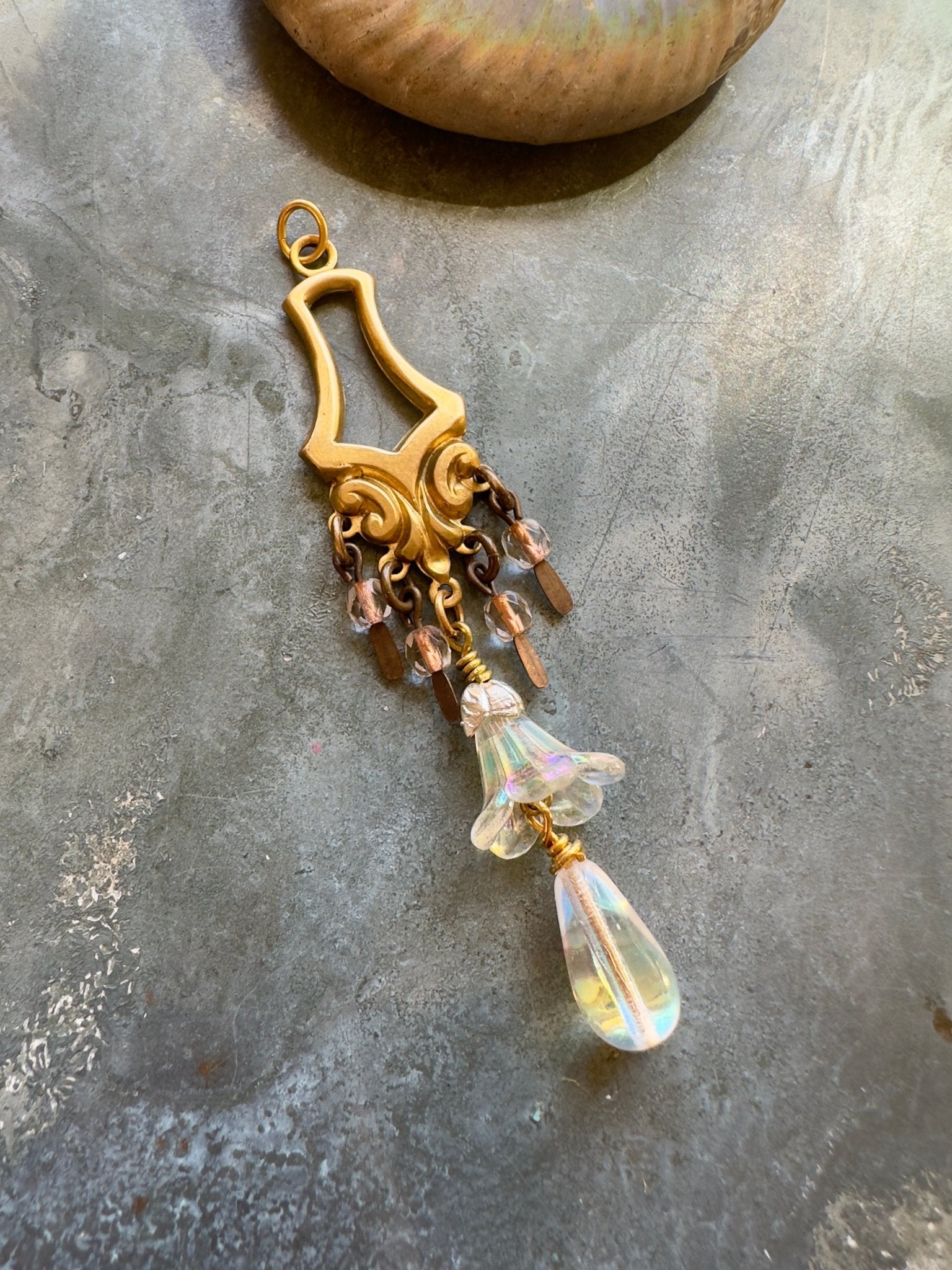 Effervescent Aura Pendant Kit - Vintaj Idaho Design - 8/20/2025 - Vintaj Live Shop ID