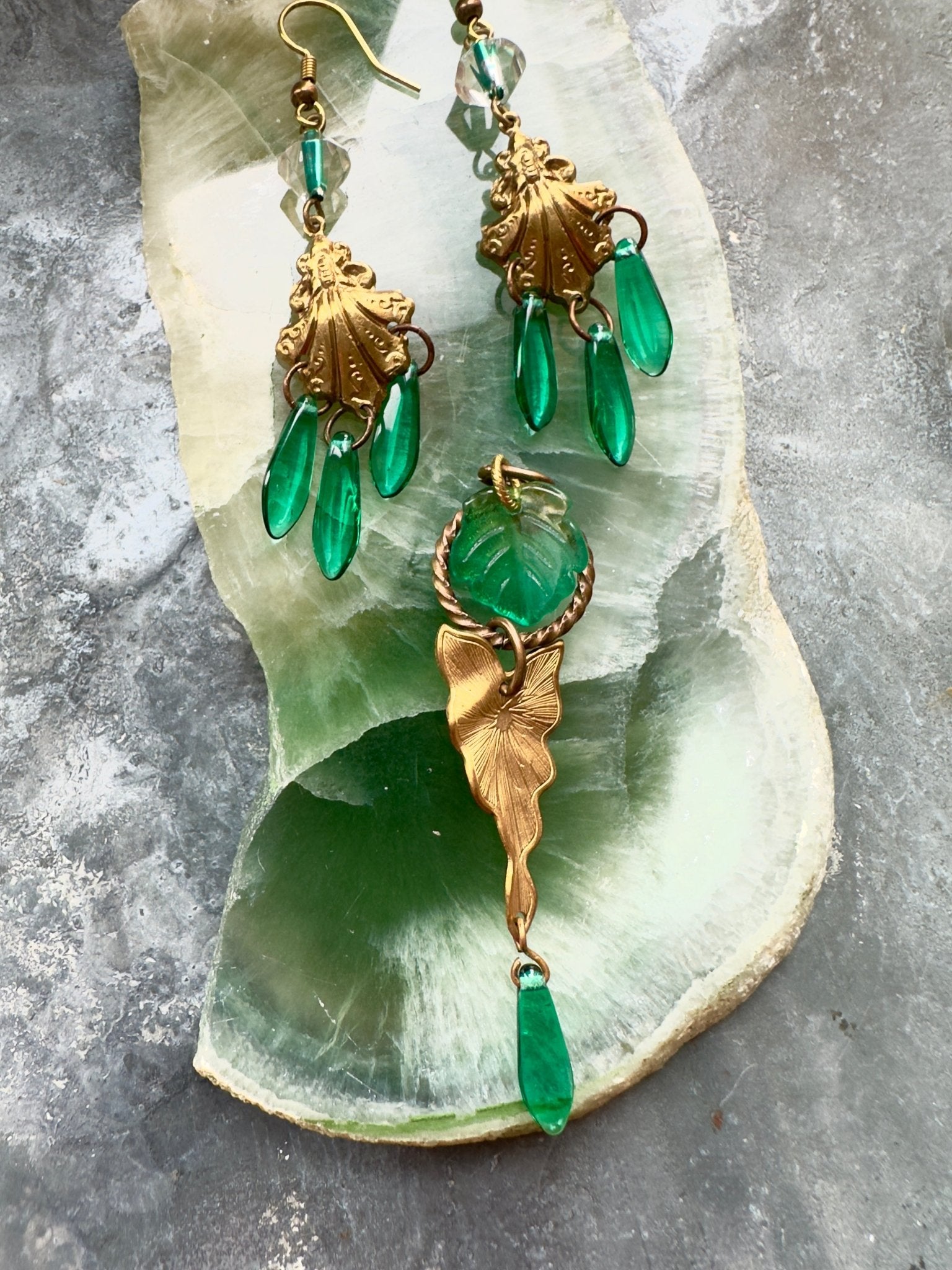 Emerald Falls - Pendant & Earring Kit - Vintaj Idaho Design - 10/1/2025 - Vintaj Live Shop ID