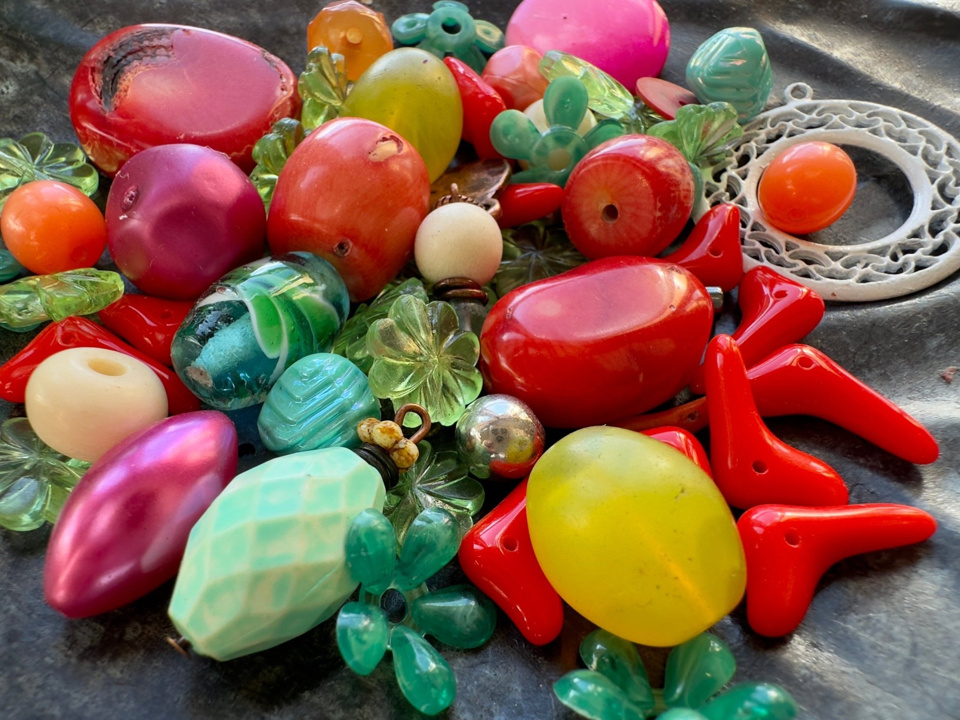 Fiji Frolic - Bold Vintage Bead Mix - Idaho Vintaj Design - 10/9/2025 - Vintaj Live Shop ID