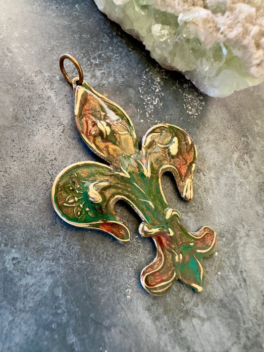 Hand Cold - Enameled Resin French Garden Pendant - Vintaj Idaho Design - 7/30/2025 - Vintaj Live Shop ID
