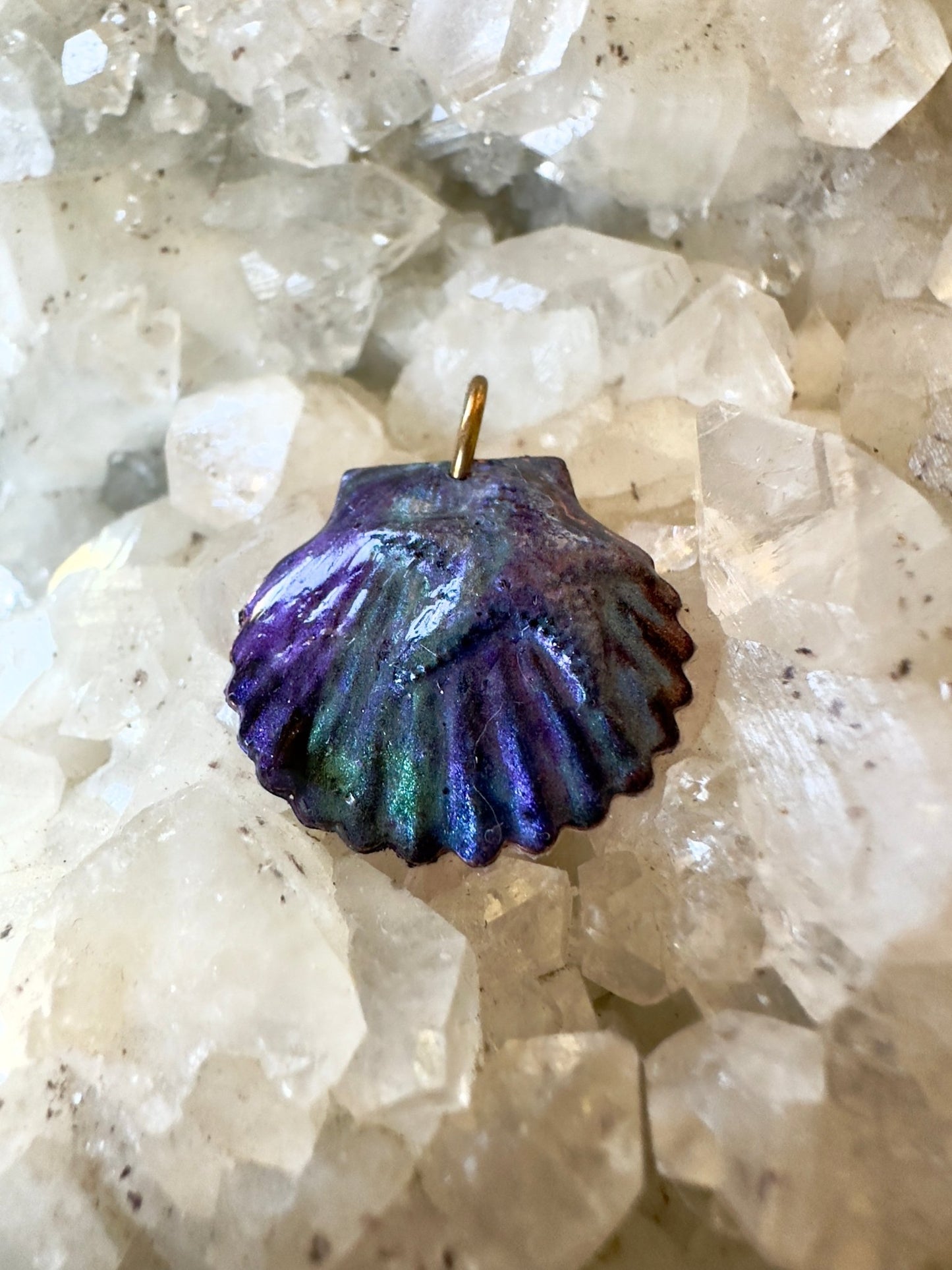 Hand Cold - Enameled Resin Royal Shores Pendant - Vintaj Idaho Design - 7/23/2025 - Vintaj Live Shop ID