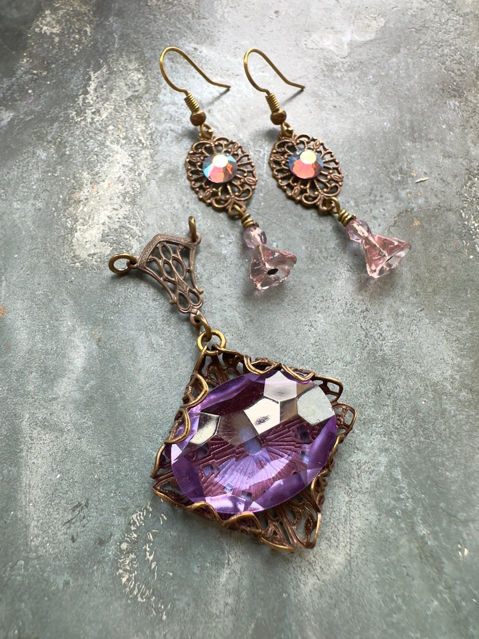Lavender Lily - Pendant & Earring Kit - Vintaj Idaho Design - 10/1/2025 - Vintaj Live Shop ID