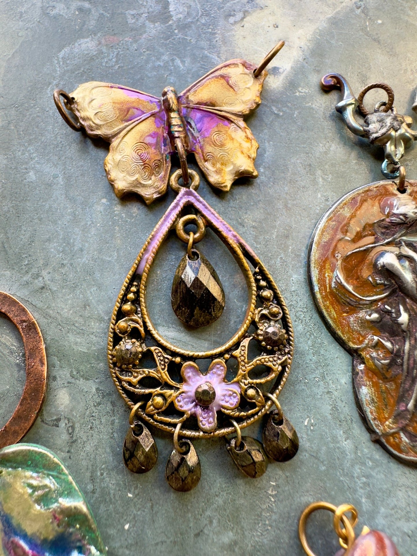 Lot 4 Assemblage 5 Finished Pendants - Vintaj Idaho Design - 10/3/2025 - Vintaj Live Shop ID