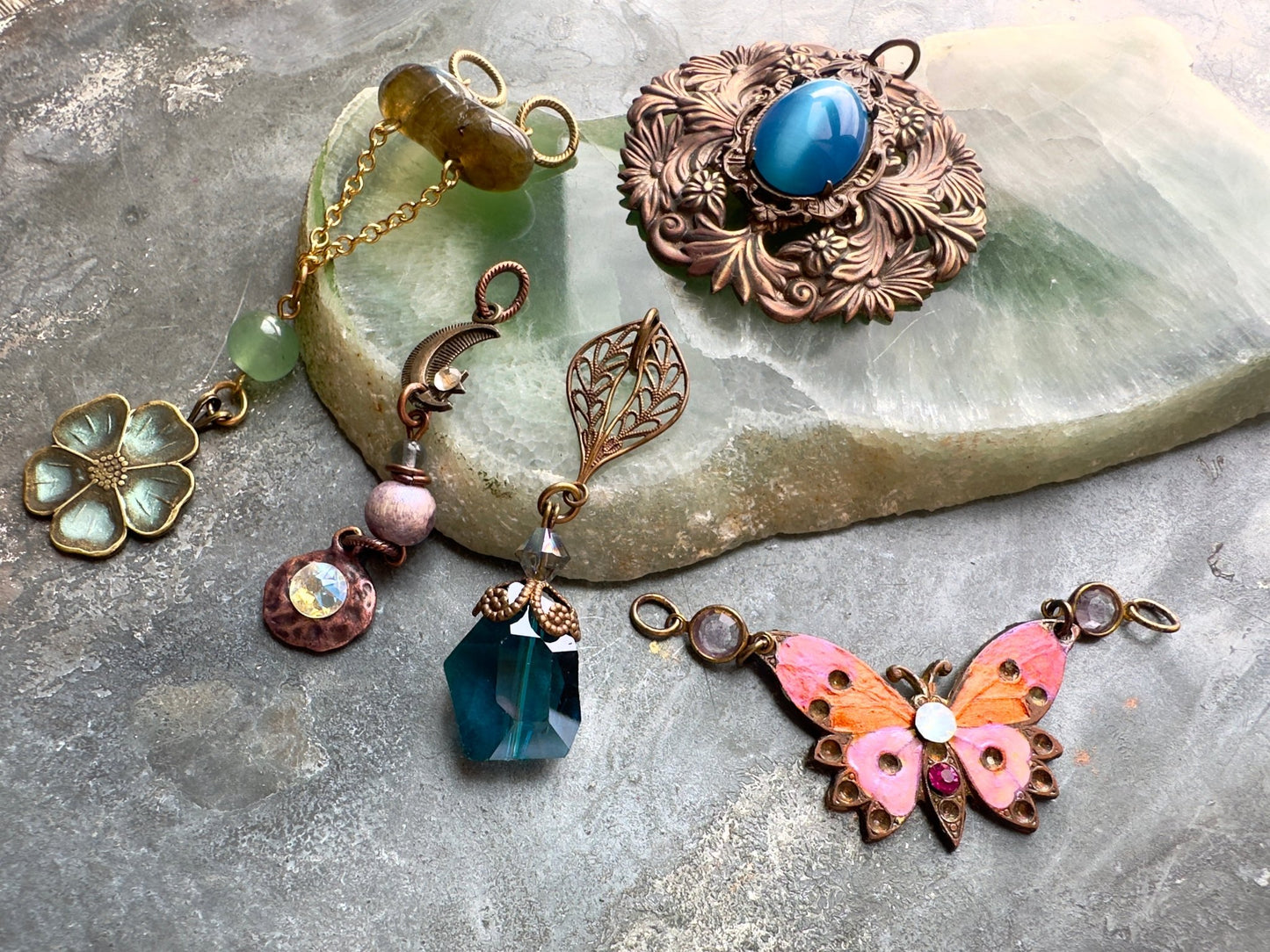 Lot 9 Assemblage 5 Finished Pendants - Vintaj Idaho Design - 10/5/2025 - Vintaj Live Shop ID