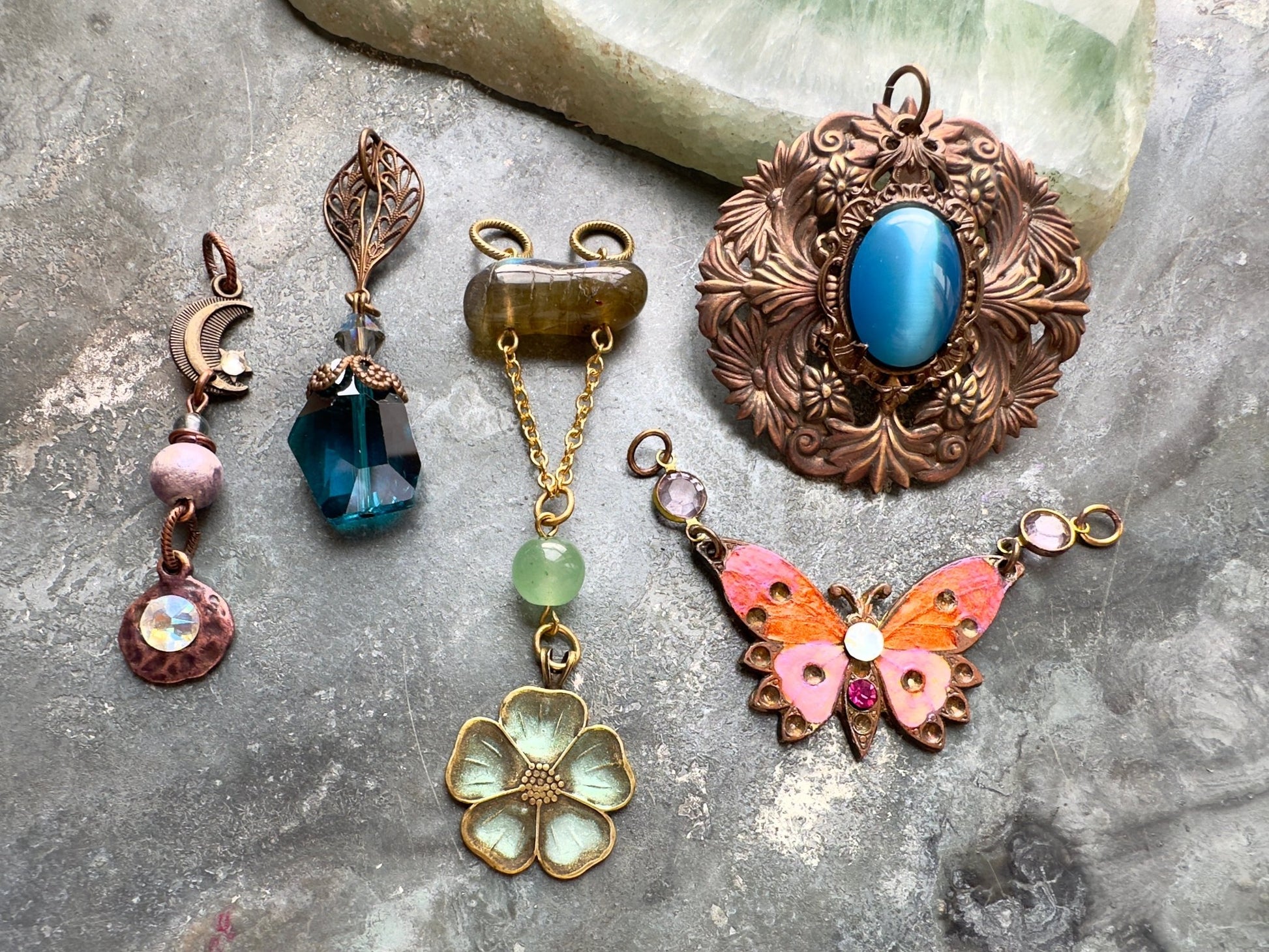 Lot 9 Assemblage 5 Finished Pendants - Vintaj Idaho Design - 10/5/2025 - Vintaj Live Shop ID
