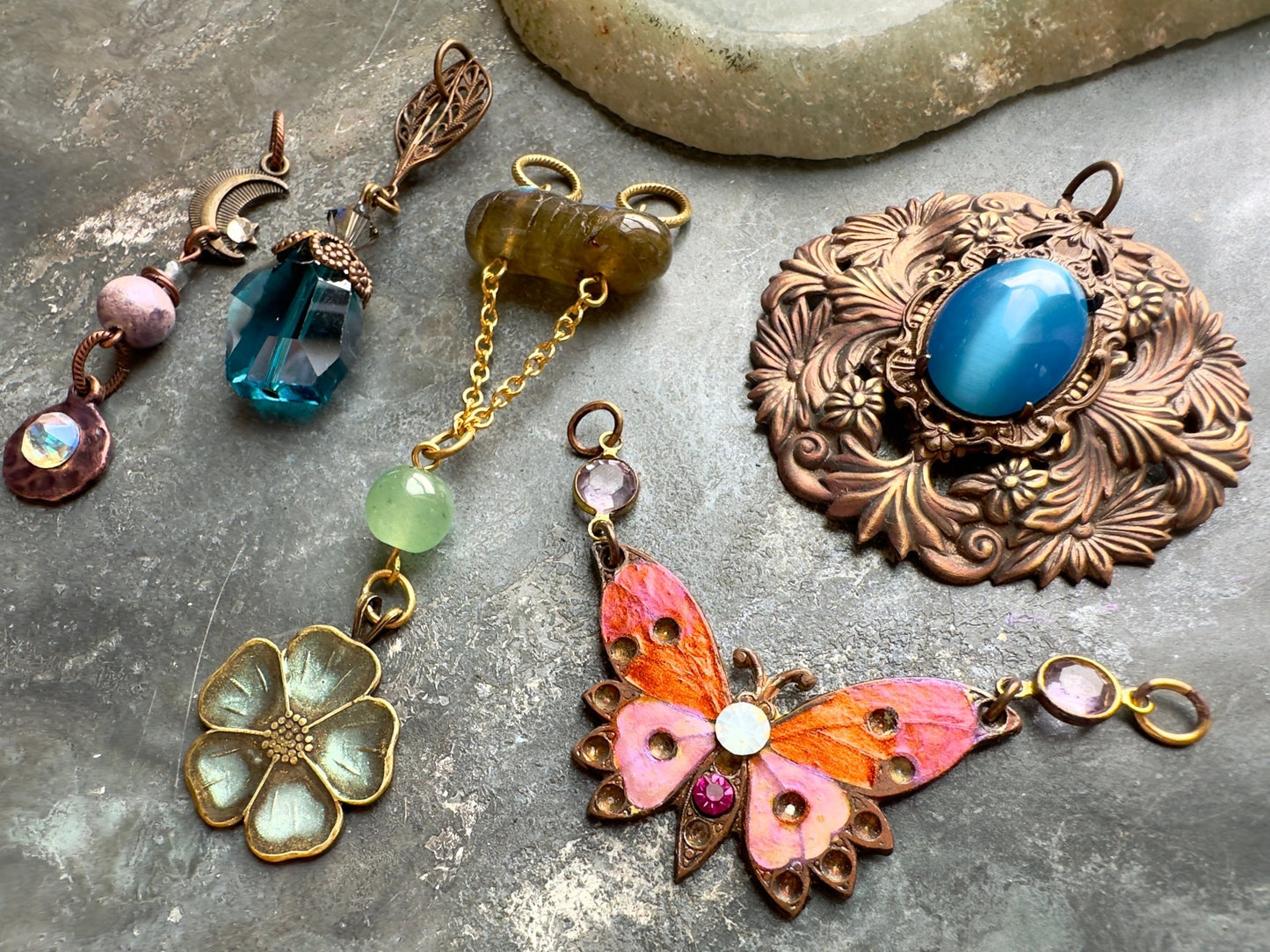 Lot 9 Assemblage 5 Finished Pendants - Vintaj Idaho Design - 10/5/2025 - Vintaj Live Shop ID