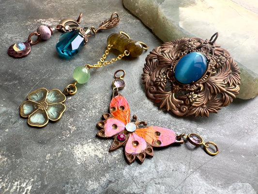 Lot 9 Assemblage 5 Finished Pendants - Vintaj Idaho Design - 10/5/2025 - Vintaj Live Shop ID