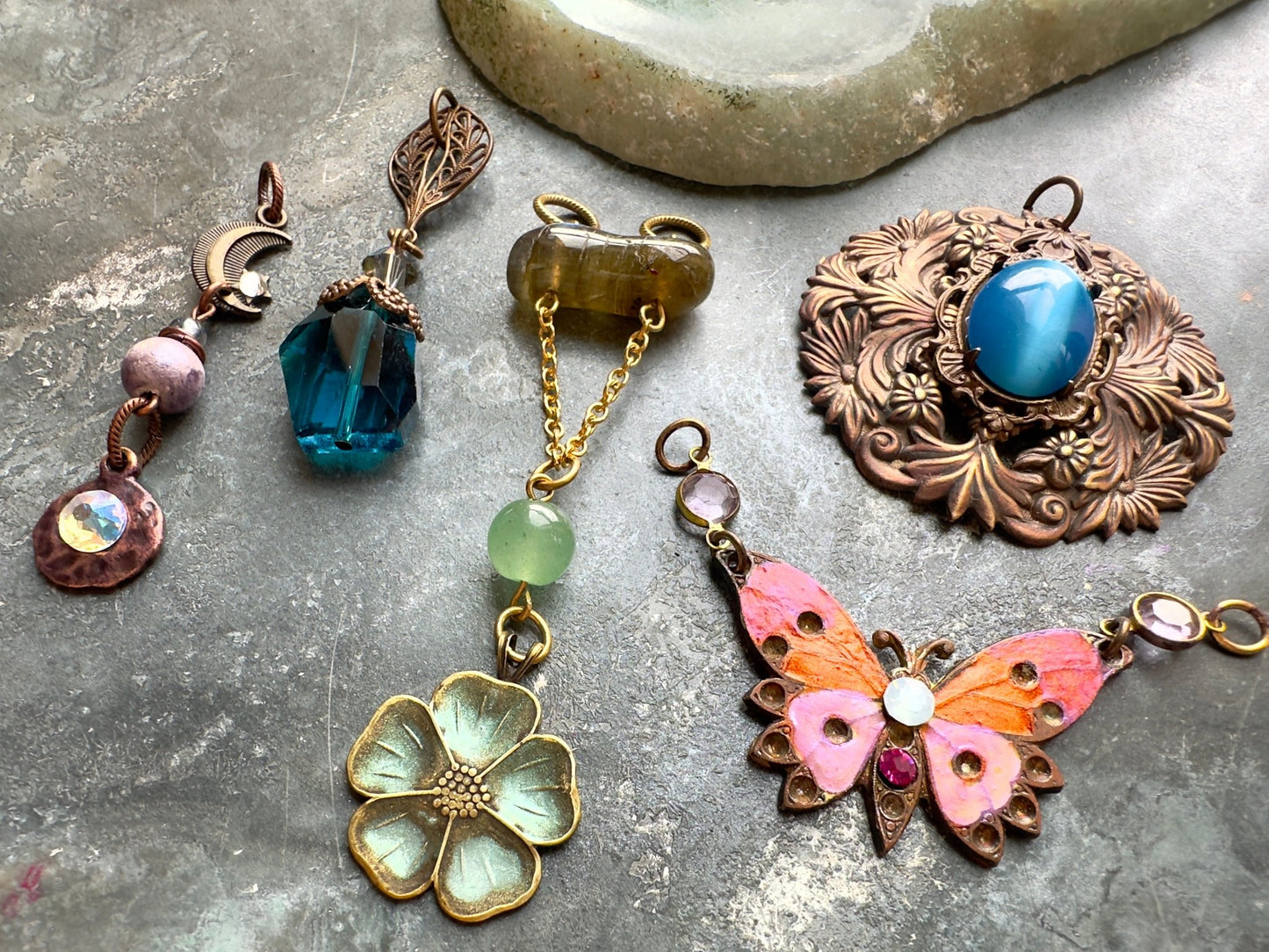 Lot 9 Assemblage 5 Finished Pendants - Vintaj Idaho Design - 10/5/2025 - Vintaj Live Shop ID
