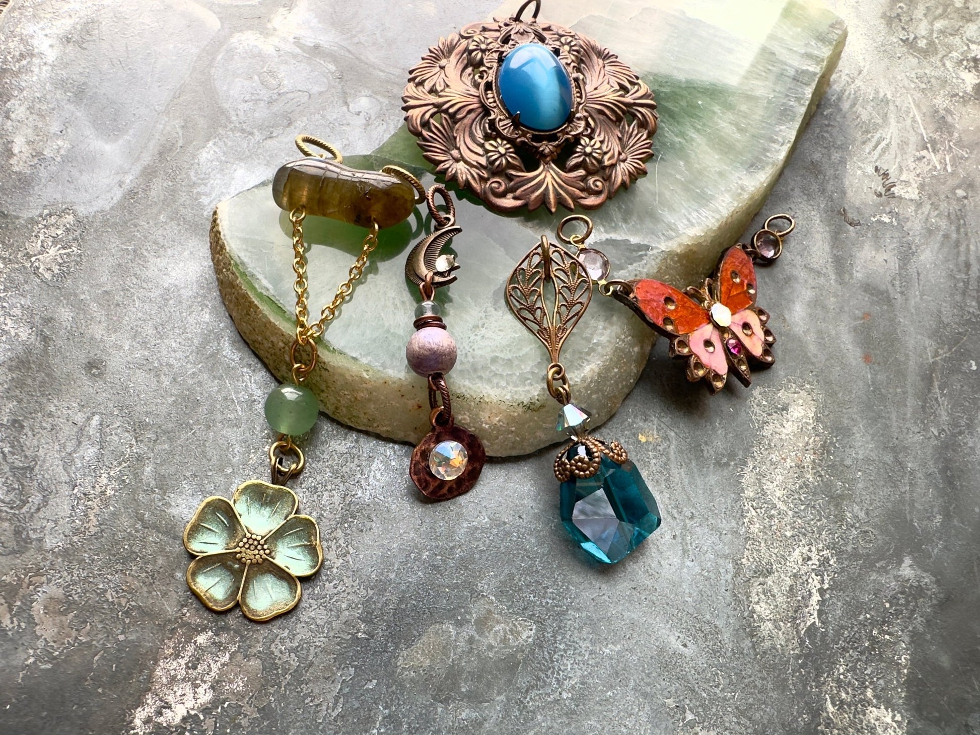 Lot 9 Assemblage 5 Finished Pendants - Vintaj Idaho Design - 10/5/2025 - Vintaj Live Shop ID