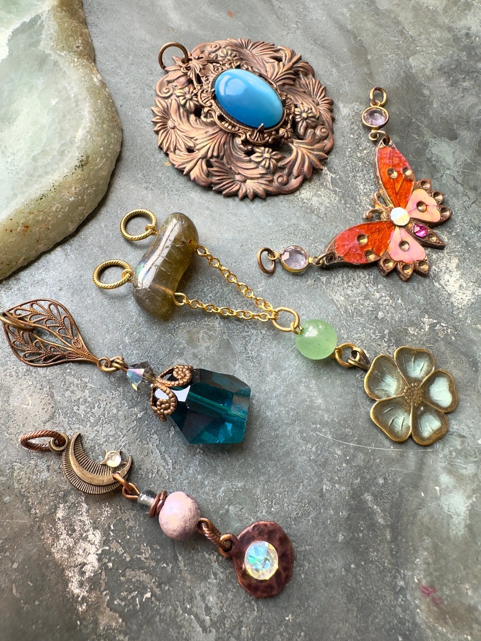Lot 9 Assemblage 5 Finished Pendants - Vintaj Idaho Design - 10/5/2025 - Vintaj Live Shop ID