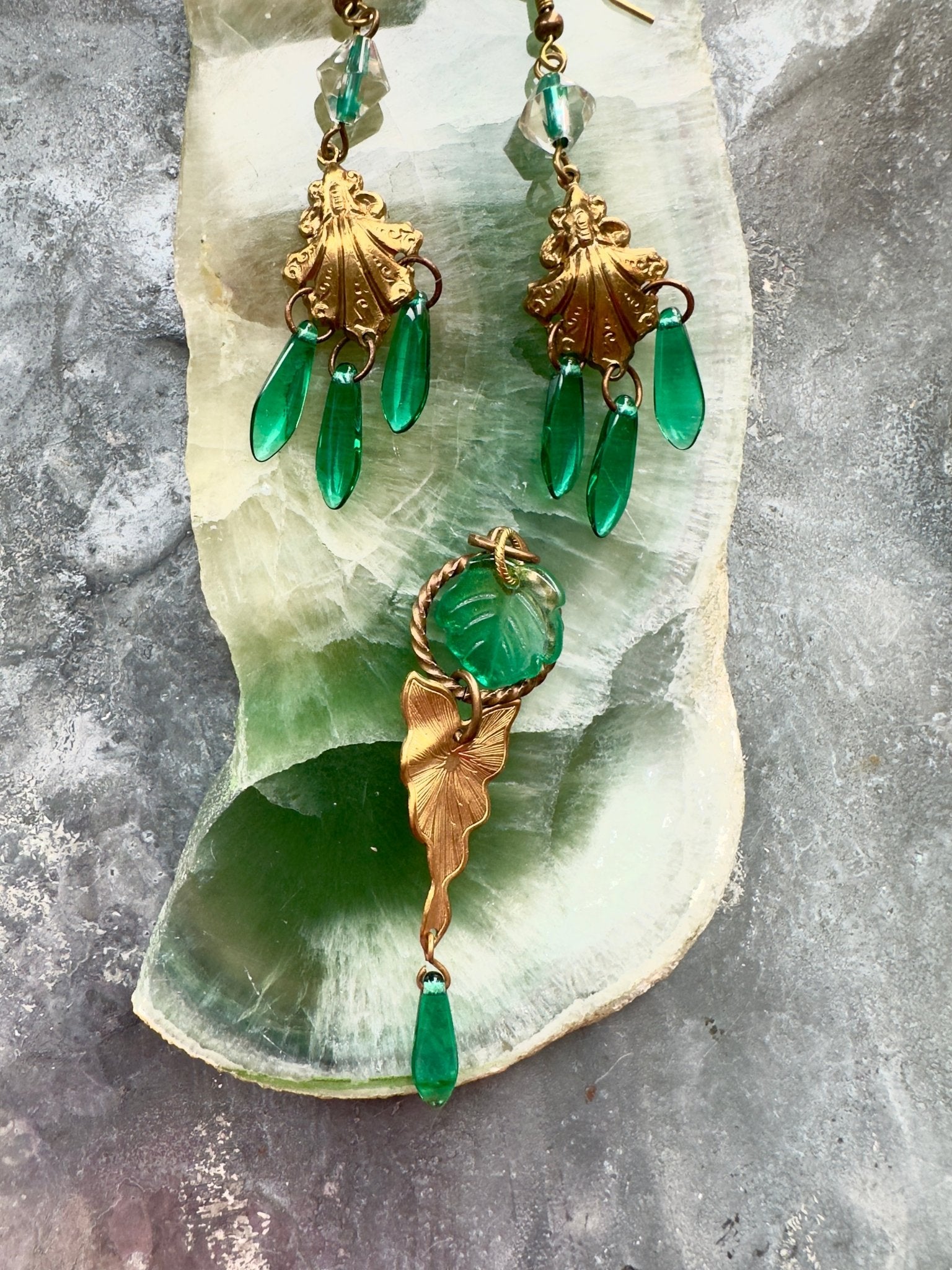 Emerald Falls - Pendant & Earring Kit - Vintaj Idaho Design - 10/1/2025 - Vintaj Live Shop ID