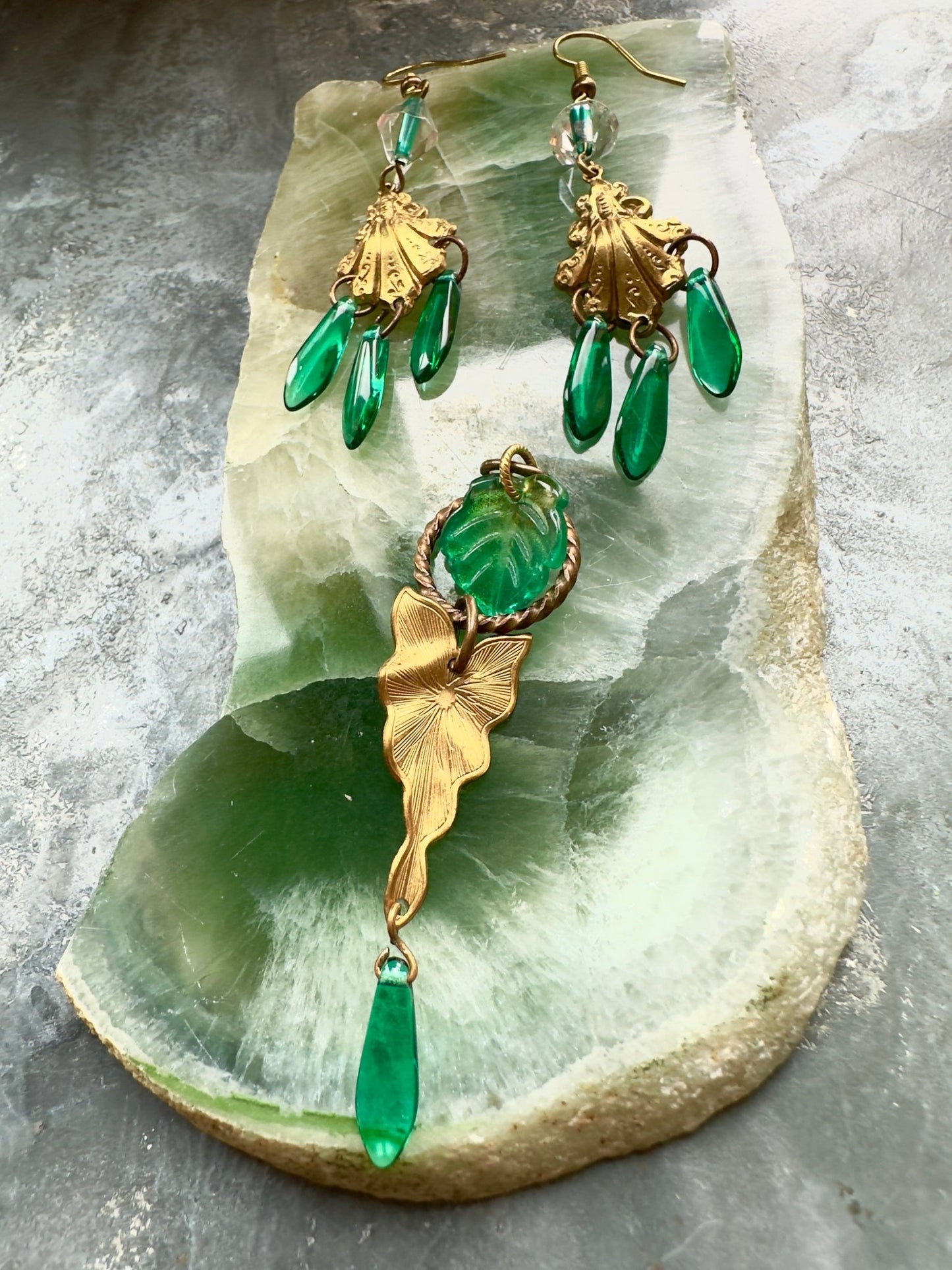 Emerald Falls - Pendant & Earring Kit - Vintaj Idaho Design - 10/1/2025 - Vintaj Live Shop ID