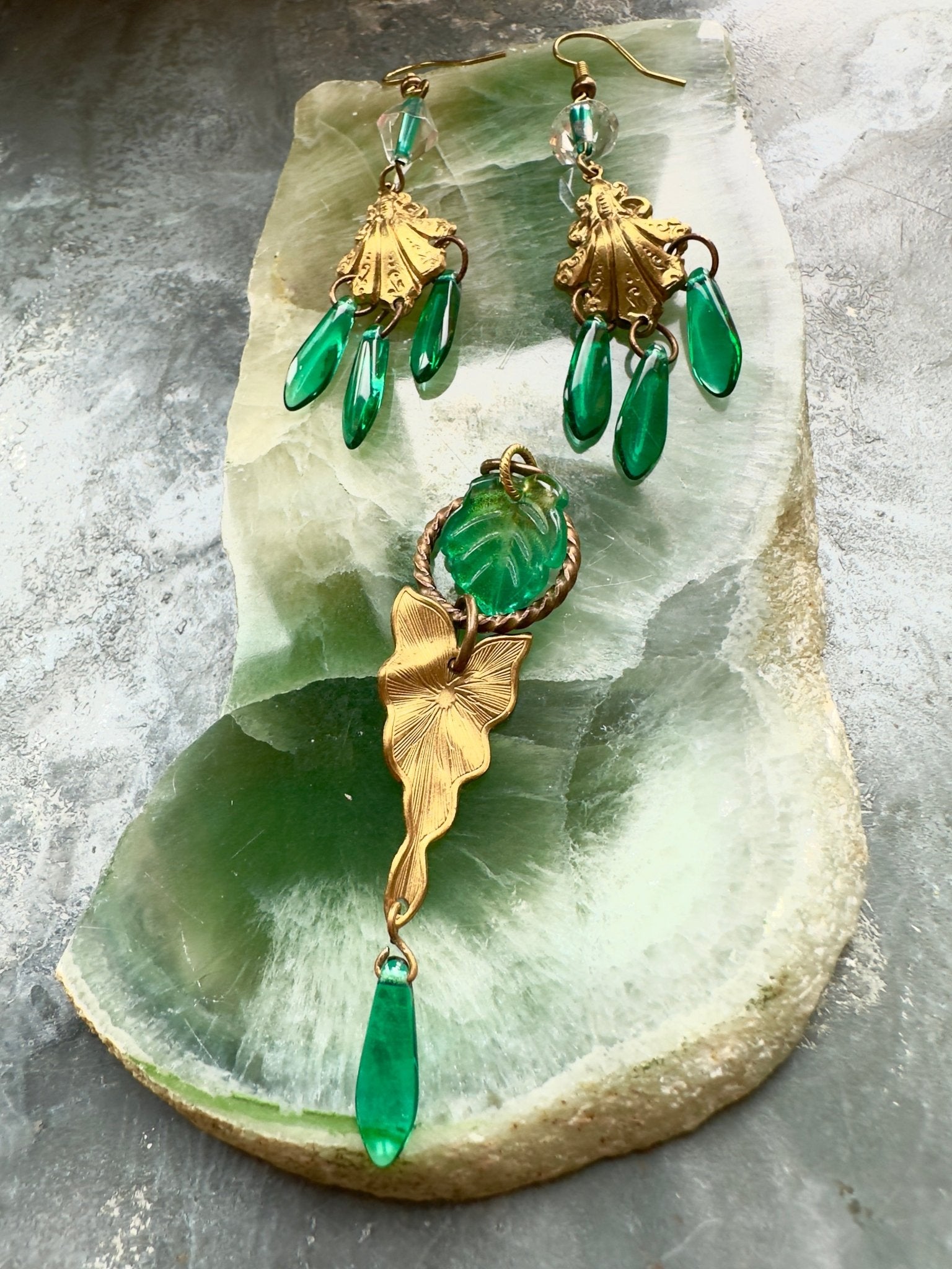 Emerald Falls - Pendant & Earring Kit - Vintaj Idaho Design - 10/1/2025 - Vintaj Live Shop ID