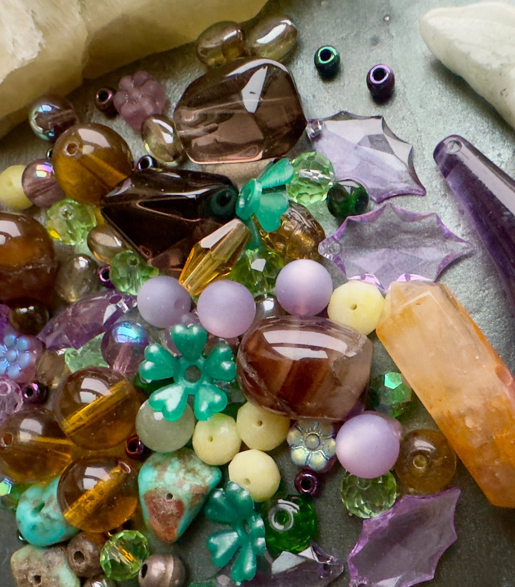 Fairy full Fern Gem - Large 2.5 Oz Vintage Deluxe Bead Mix - Vintaj Idaho Design - 01/20/2026 - Vintaj Live Shop ID