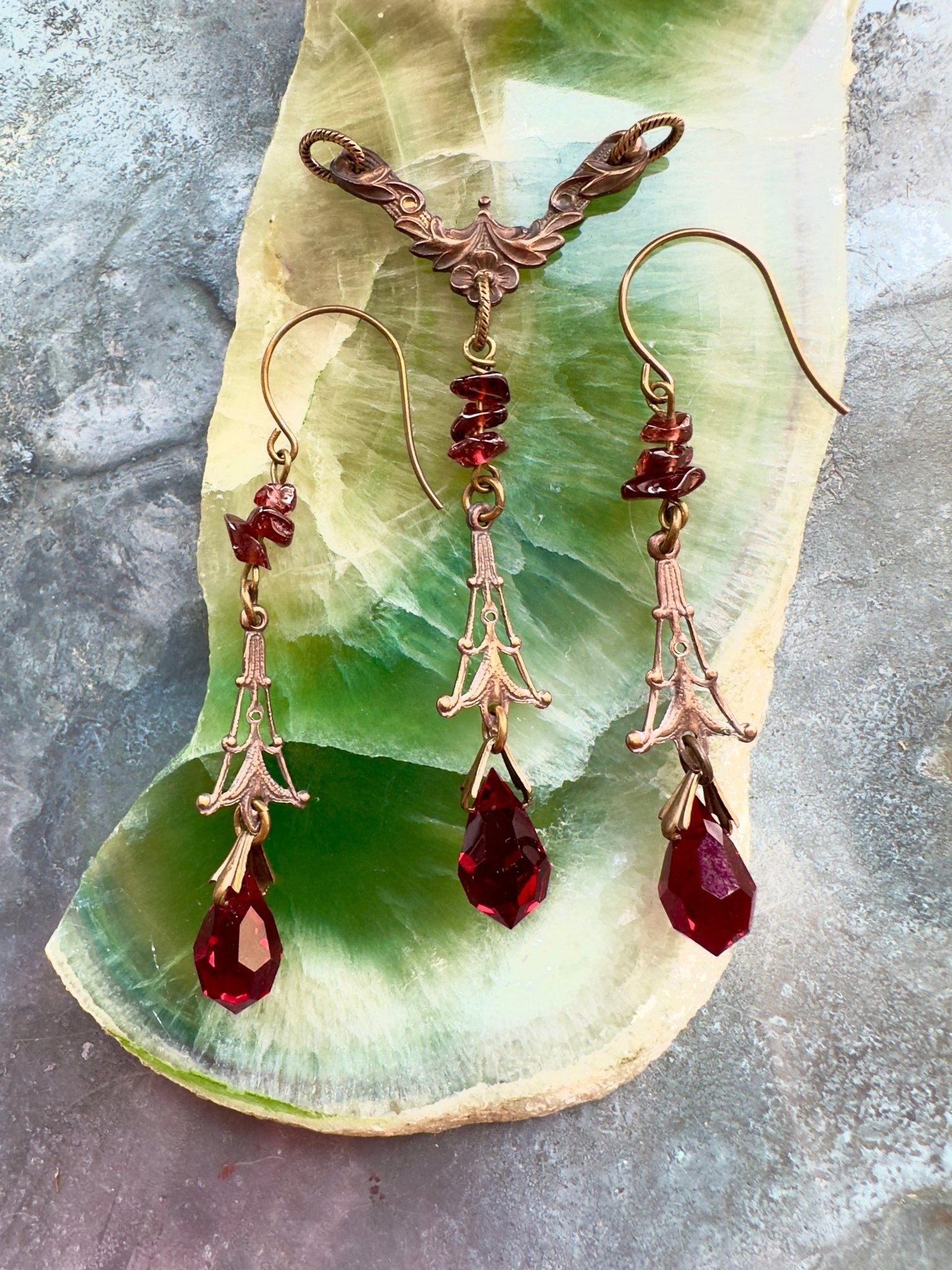 Garnet Trellis - Pendant & Earring Kit - Vintaj Idaho Design - 10/1/2025 - Vintaj Live Shop ID