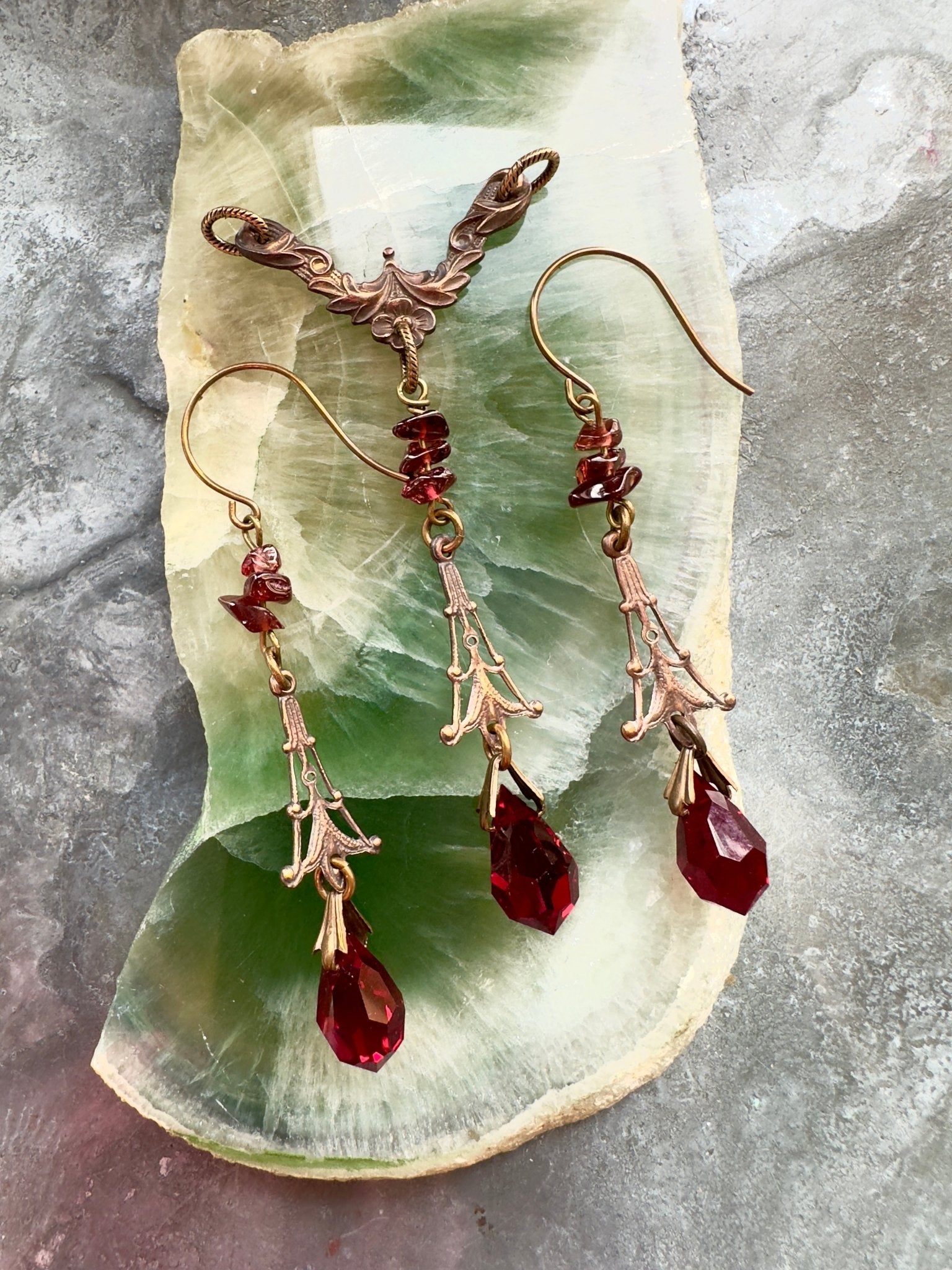 Garnet Trellis - Pendant & Earring Kit - Vintaj Idaho Design - 10/1/2025 - Vintaj Live Shop ID