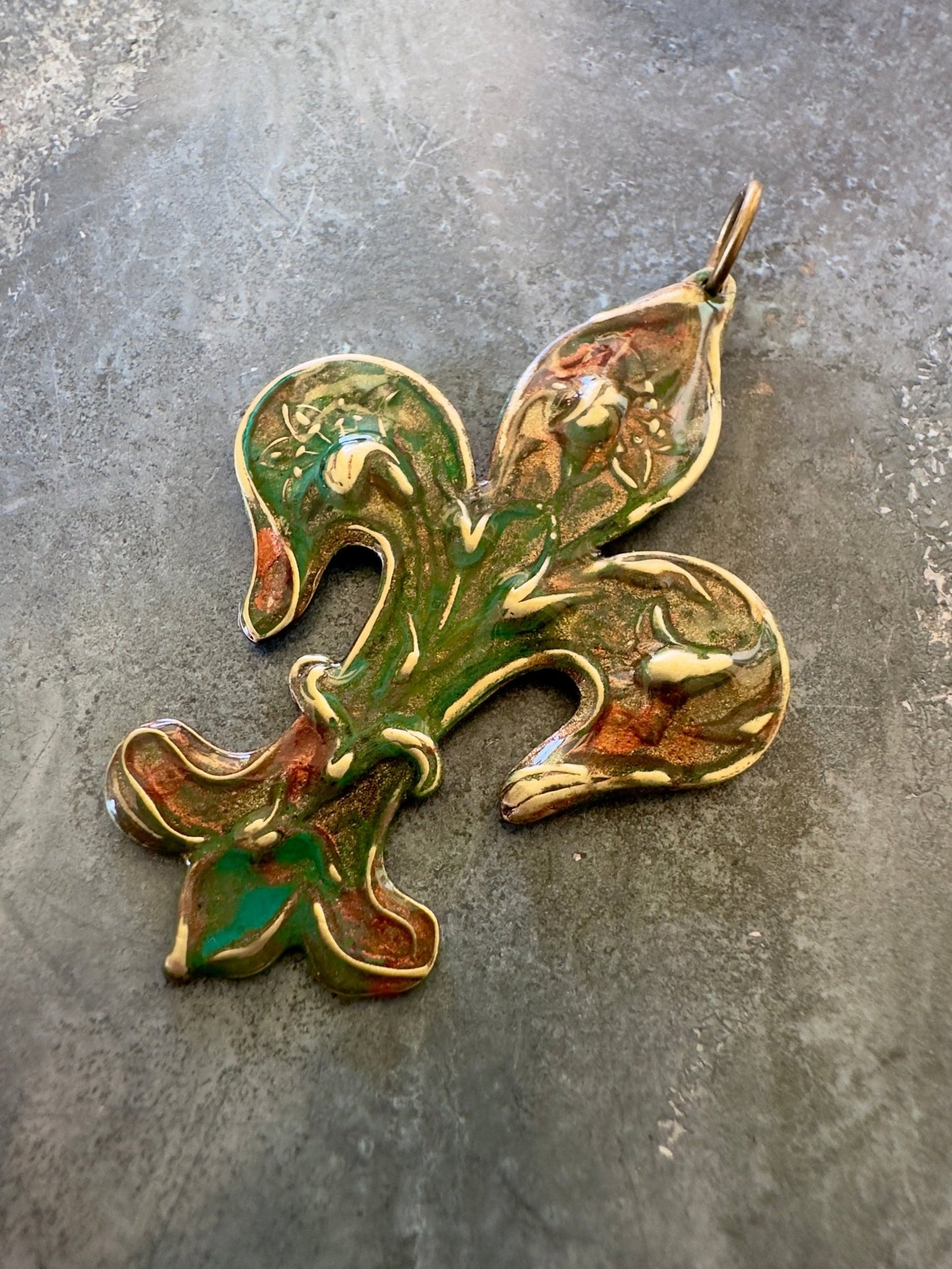 Hand Cold - Enameled Resin French Garden Pendant - Vintaj Idaho Design - 7/30/2025 - Vintaj Live Shop ID