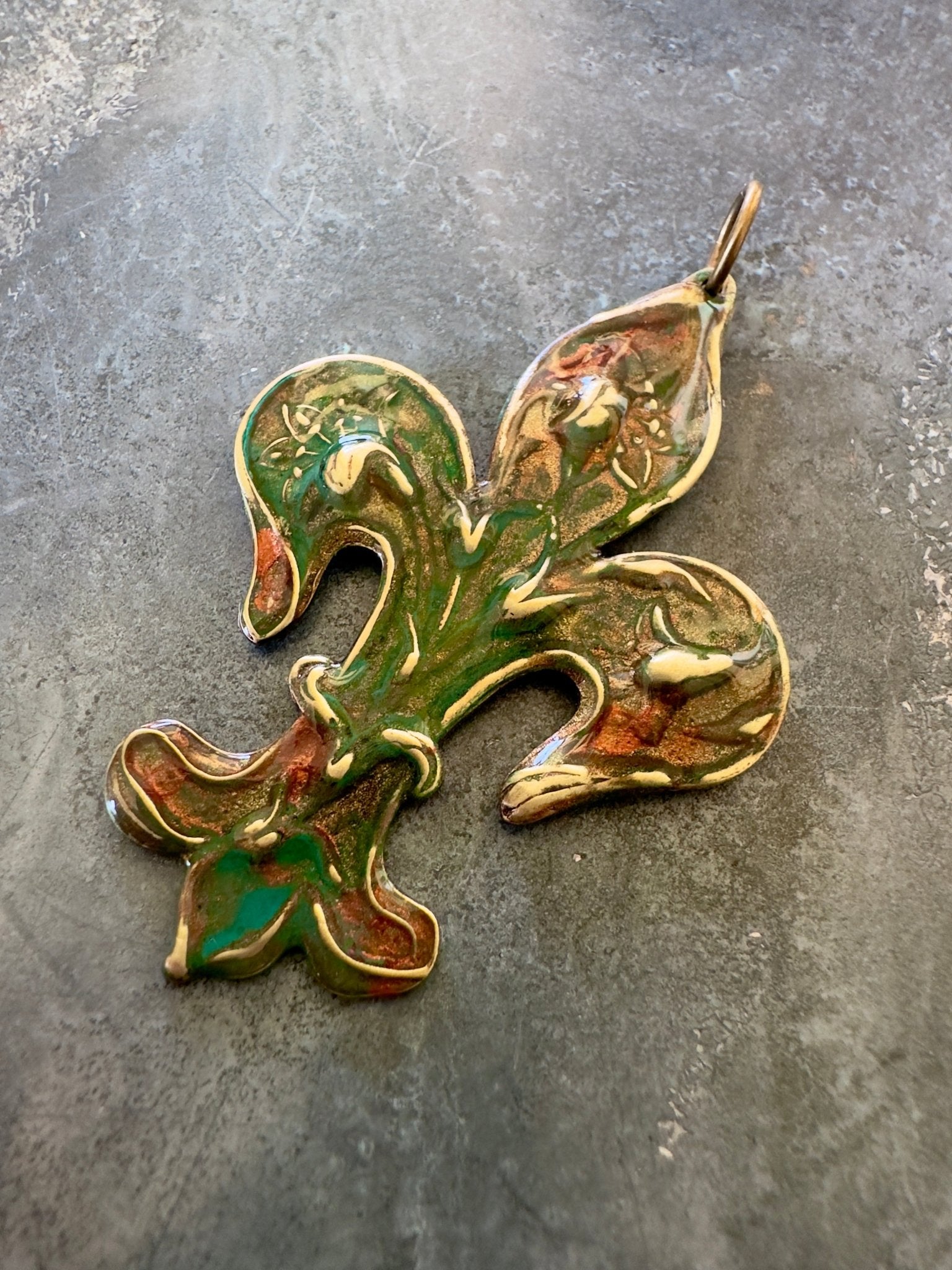 Hand Cold - Enameled Resin French Garden Pendant - Vintaj Idaho Design - 7/30/2025 - Vintaj Live Shop ID