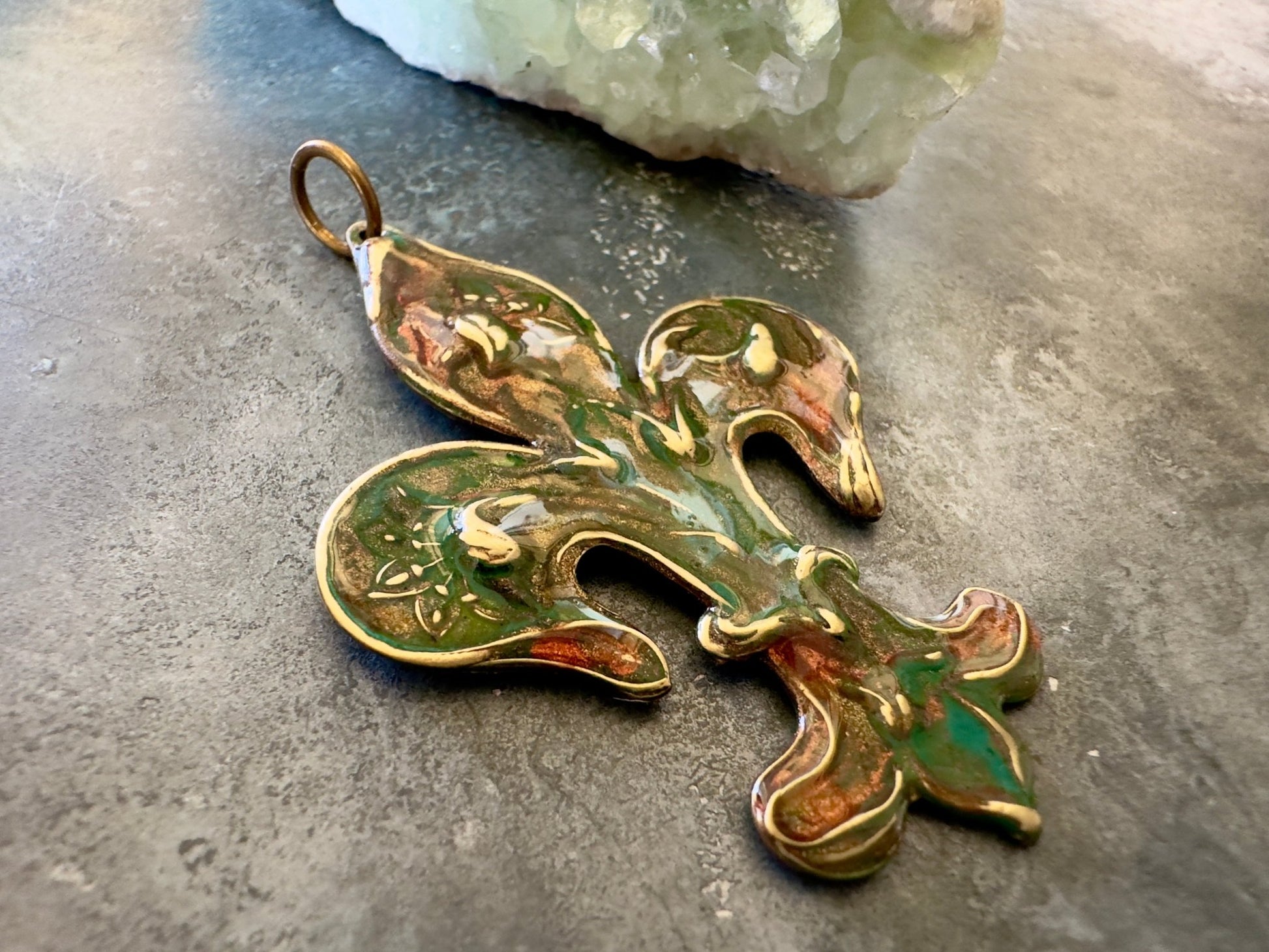 Hand Cold - Enameled Resin French Garden Pendant - Vintaj Idaho Design - 7/30/2025 - Vintaj Live Shop ID
