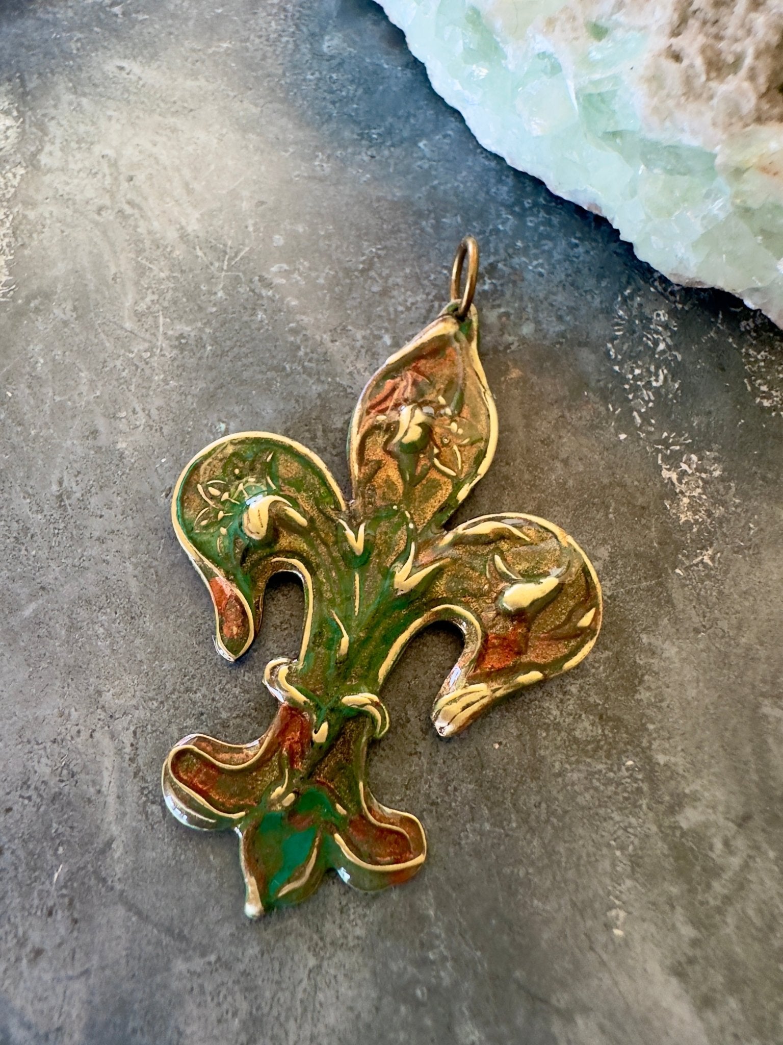 Hand Cold - Enameled Resin French Garden Pendant - Vintaj Idaho Design - 7/30/2025 - Vintaj Live Shop ID