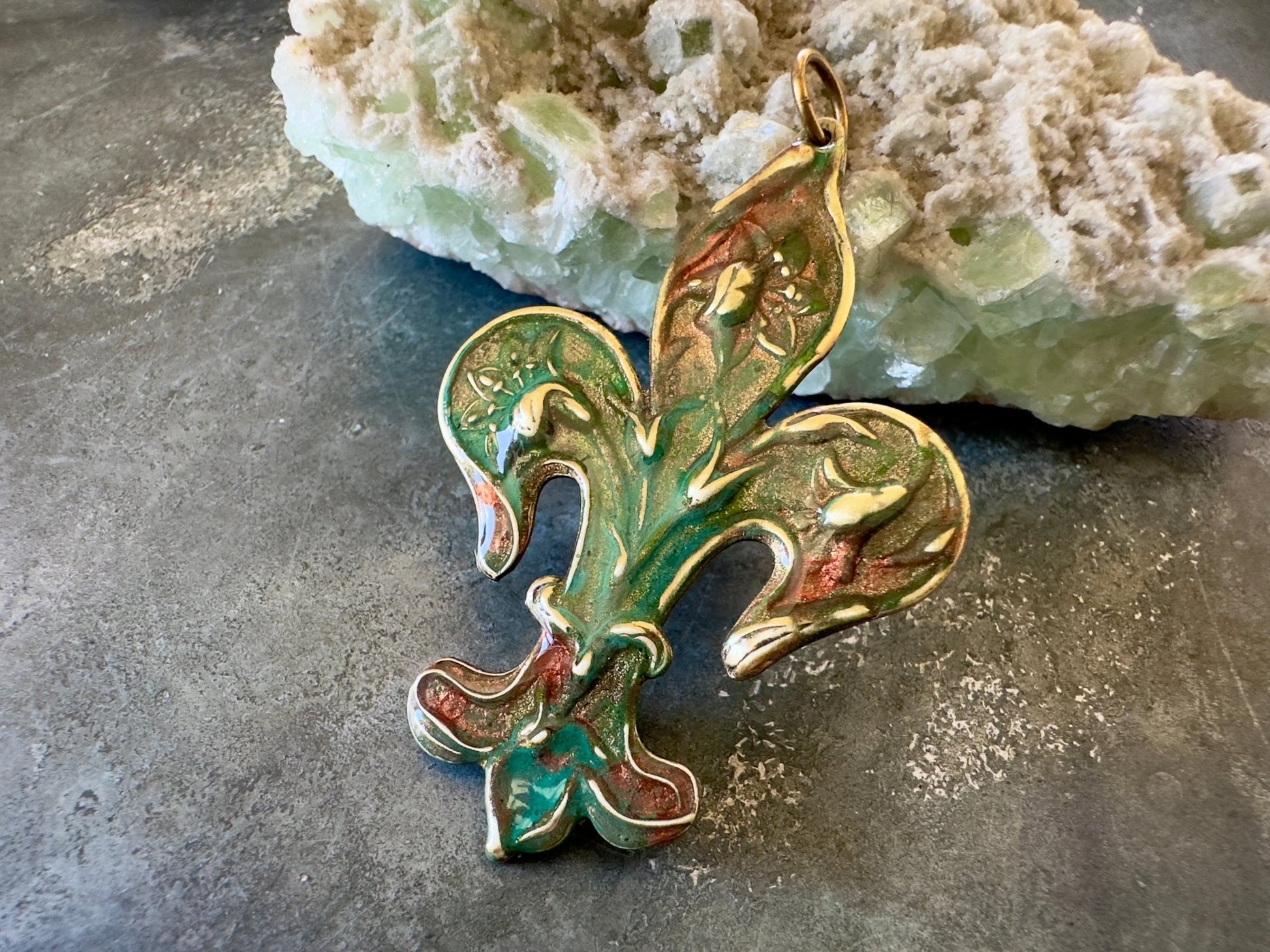 Hand Cold - Enameled Resin French Garden Pendant - Vintaj Idaho Design - 7/30/2025 - Vintaj Live Shop ID