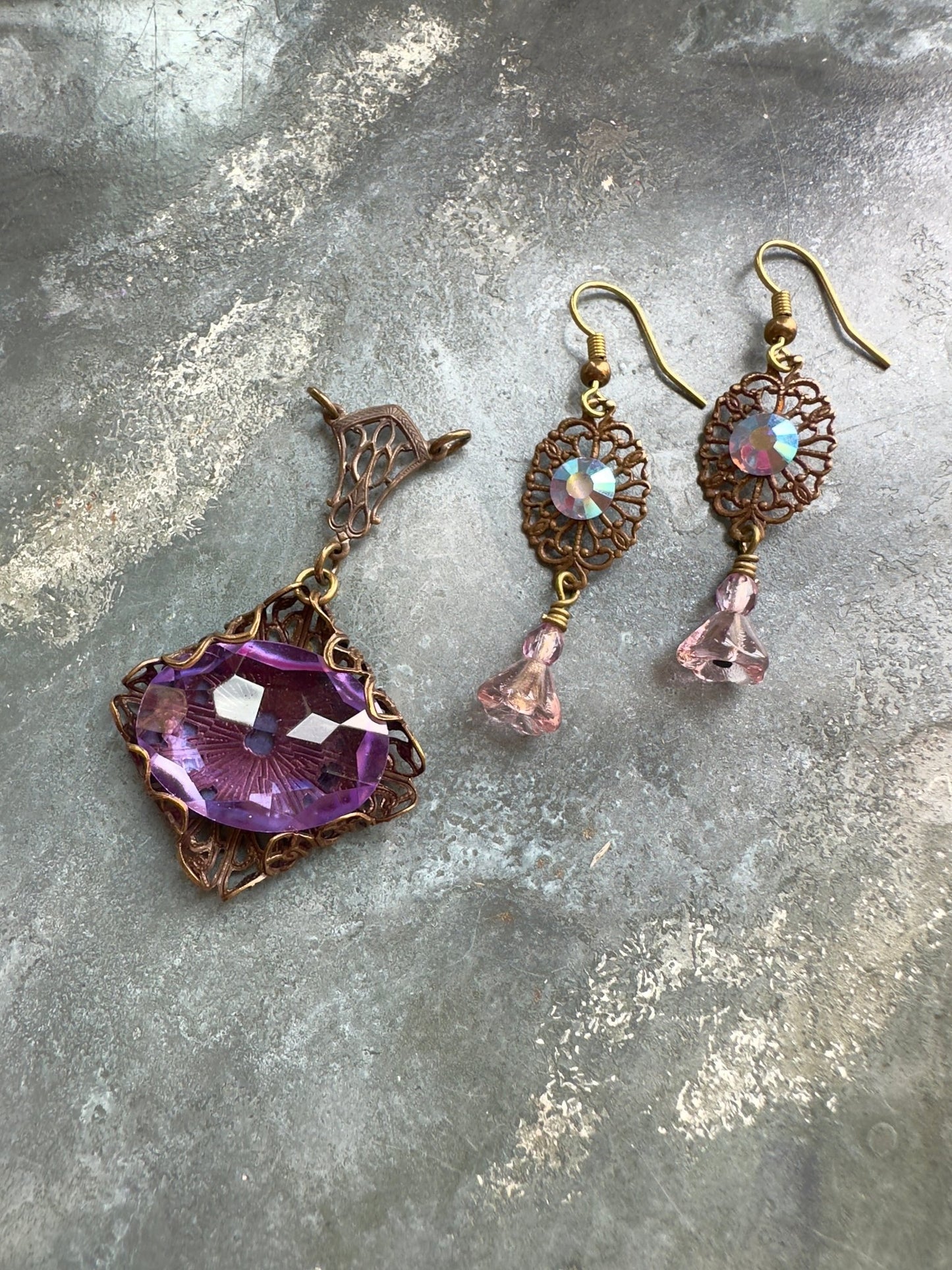 Lavender Lily - Pendant & Earring Kit - Vintaj Idaho Design - 10/1/2025 - Vintaj Live Shop ID