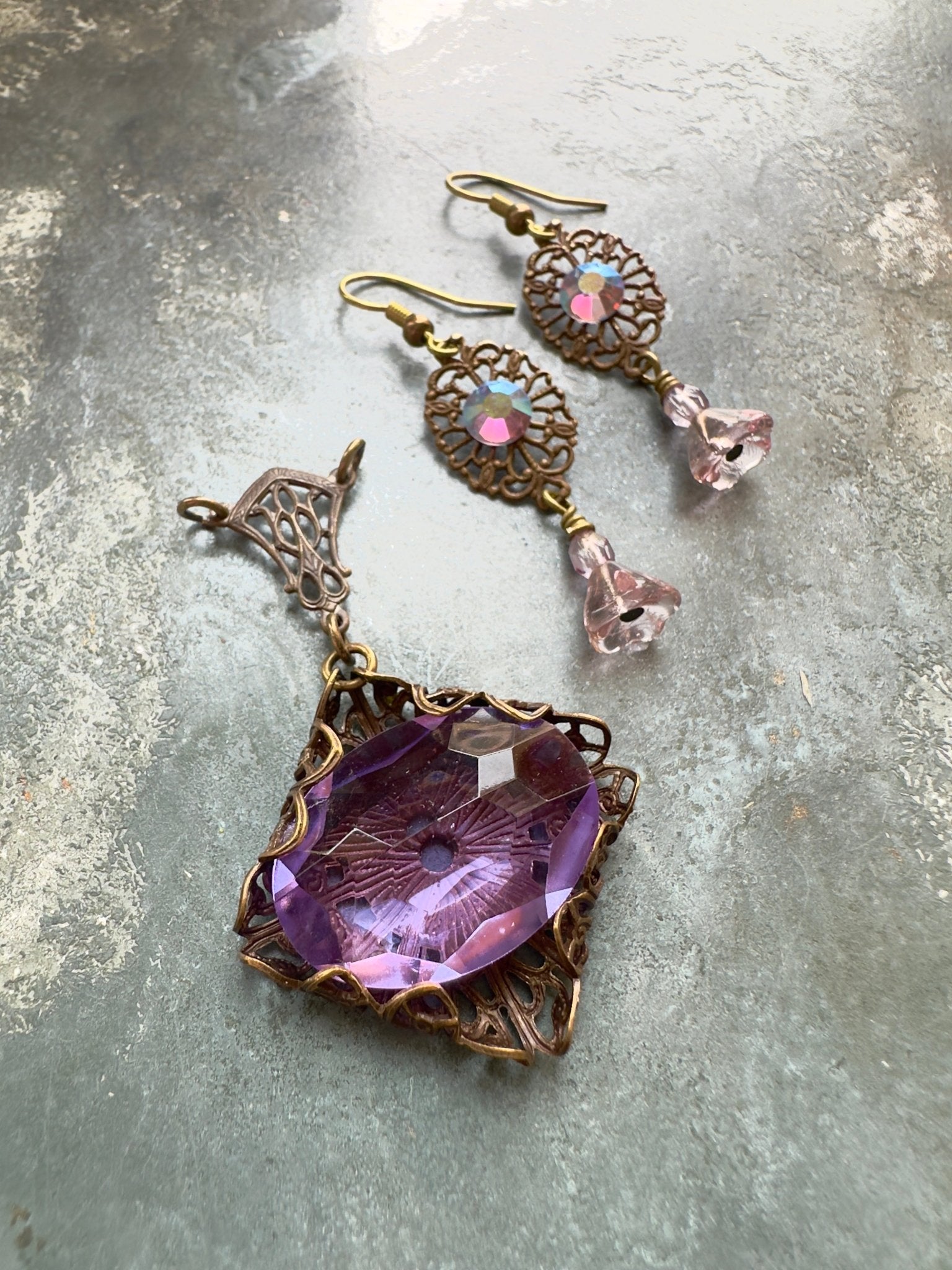Lavender Lily - Pendant & Earring Kit - Vintaj Idaho Design - 10/1/2025 - Vintaj Live Shop ID