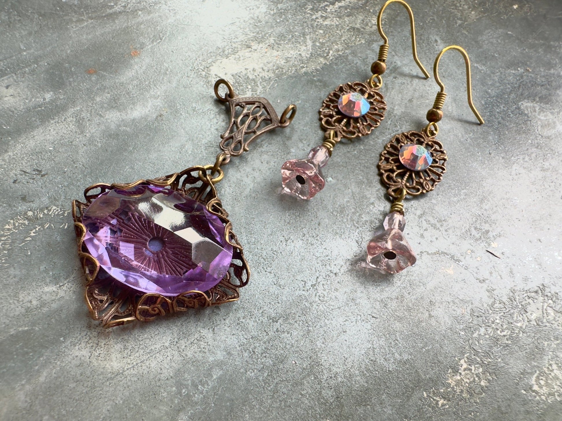 Lavender Lily - Pendant & Earring Kit - Vintaj Idaho Design - 10/1/2025 - Vintaj Live Shop ID