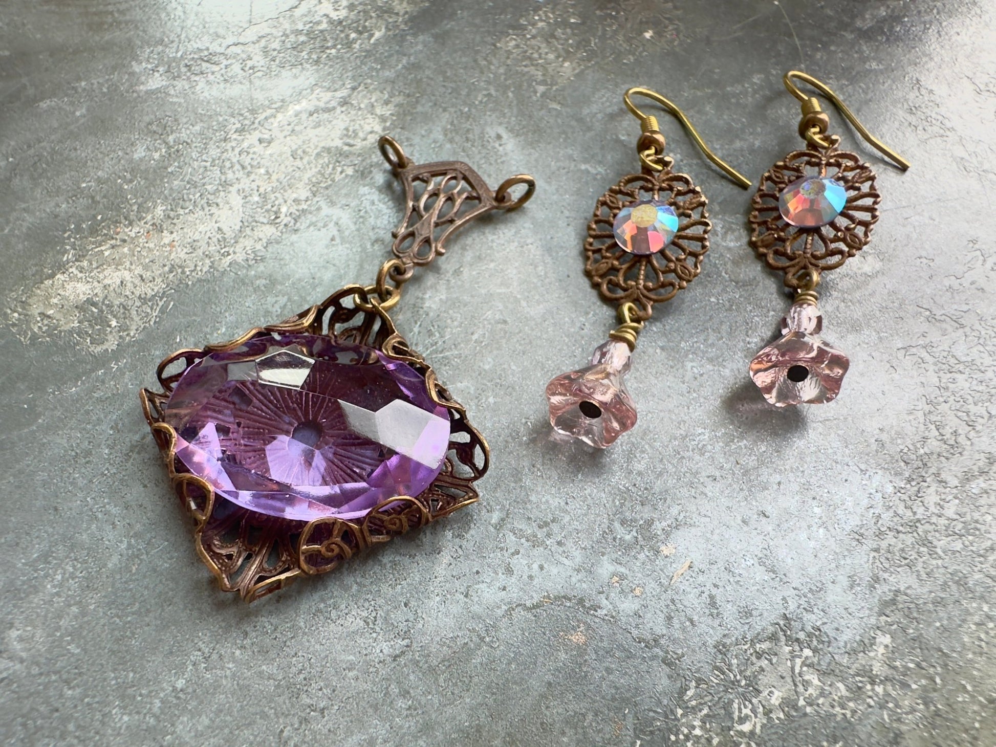 Lavender Lily - Pendant & Earring Kit - Vintaj Idaho Design - 10/1/2025 - Vintaj Live Shop ID