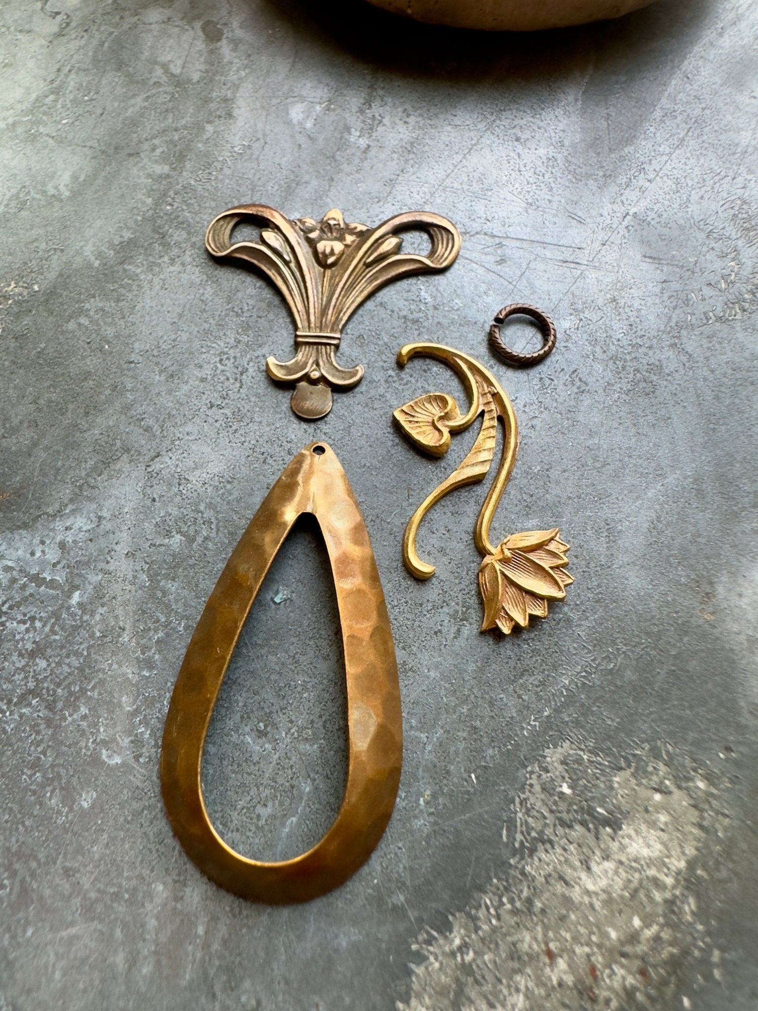Valiant Vines - Vintage Pendant Kit - Vintaj Idaho Design - 9/9/2025 - Vintaj Live Shop ID