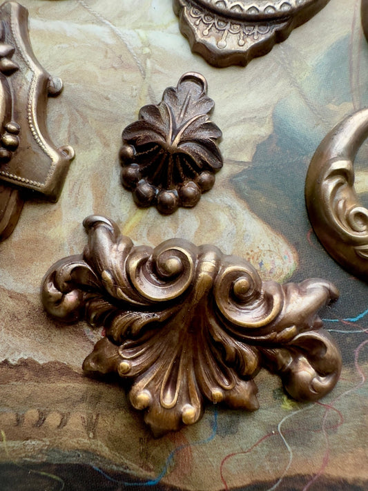 Vintage Pendants & Focals 7 Pc Lot 002 - Vintaj Idaho - 12/5/2025 - Vintaj Live Shop ID